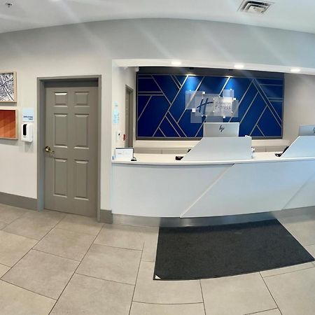 Holiday Inn Express & Suites Marquette By Ihg Exteriör bild
