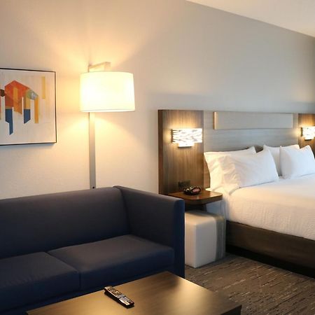 Holiday Inn Express & Suites Marquette By Ihg Exteriör bild