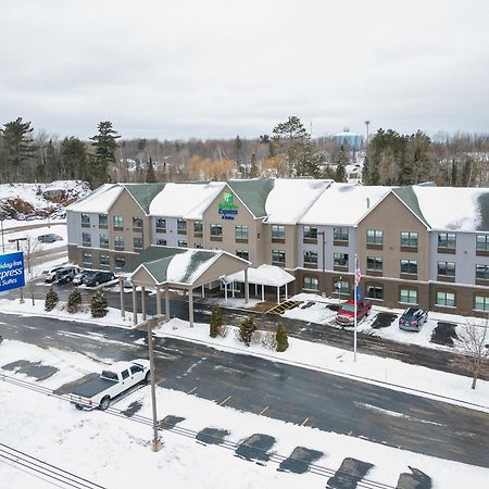 Holiday Inn Express & Suites Marquette By Ihg Exteriör bild