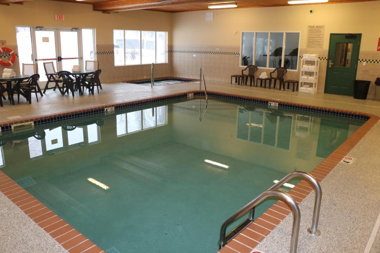 Holiday Inn Express & Suites Marquette By Ihg Exteriör bild