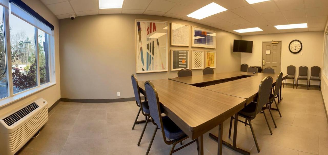 Holiday Inn Express & Suites Marquette By Ihg Exteriör bild