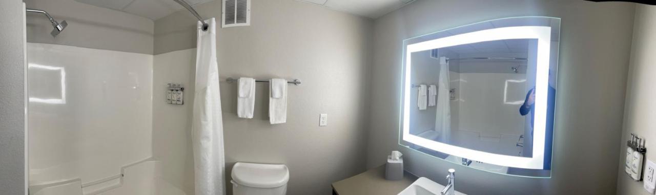 Holiday Inn Express & Suites Marquette By Ihg Exteriör bild