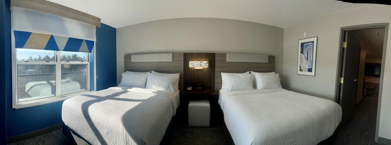 Holiday Inn Express & Suites Marquette By Ihg Exteriör bild