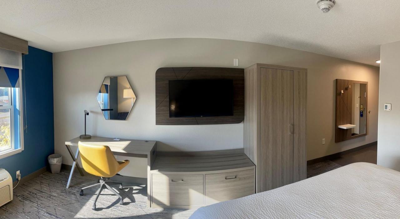Holiday Inn Express & Suites Marquette By Ihg Exteriör bild