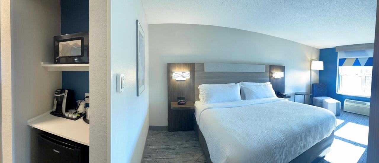 Holiday Inn Express & Suites Marquette By Ihg Exteriör bild