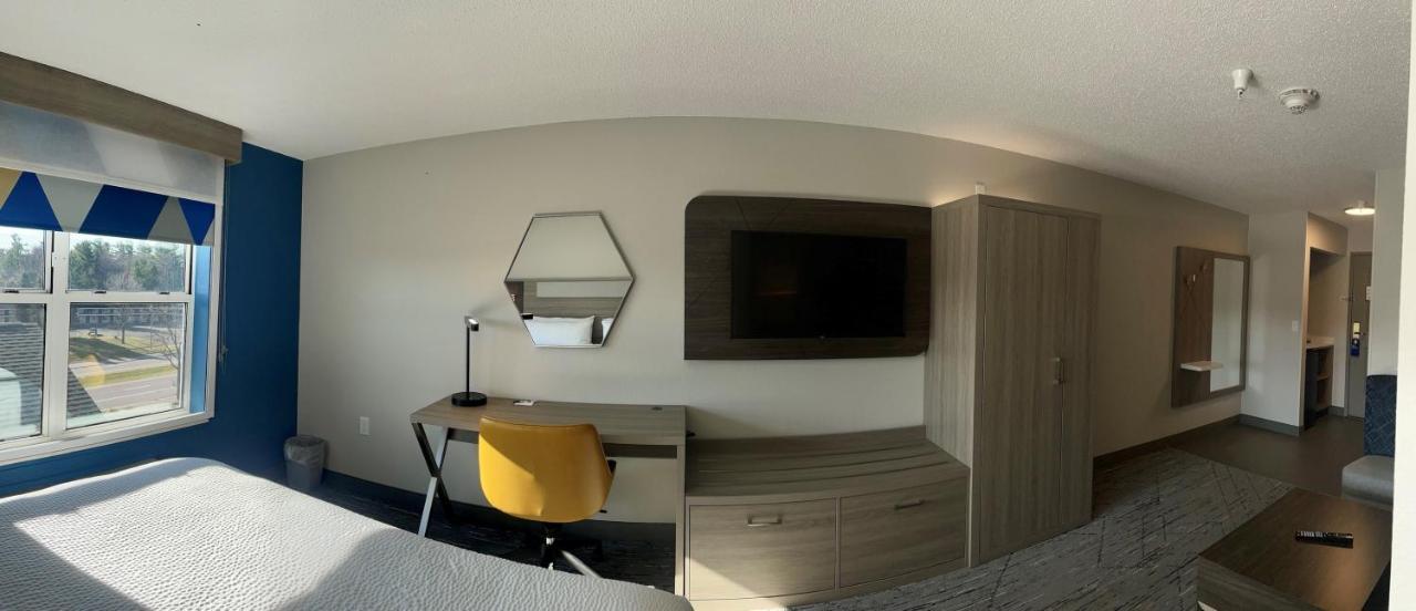 Holiday Inn Express & Suites Marquette By Ihg Exteriör bild
