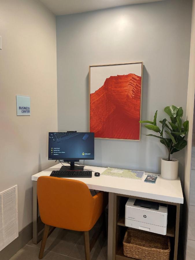 Holiday Inn Express & Suites Marquette By Ihg Exteriör bild