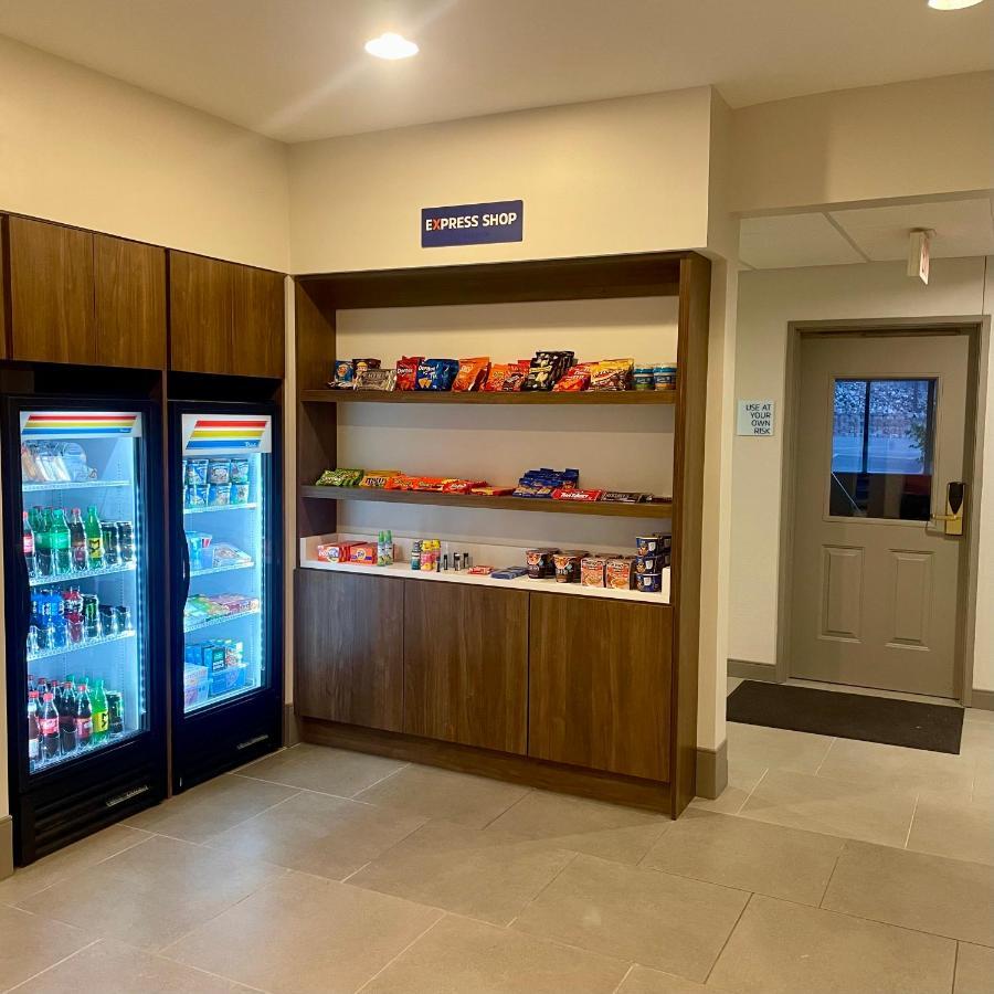 Holiday Inn Express & Suites Marquette By Ihg Exteriör bild