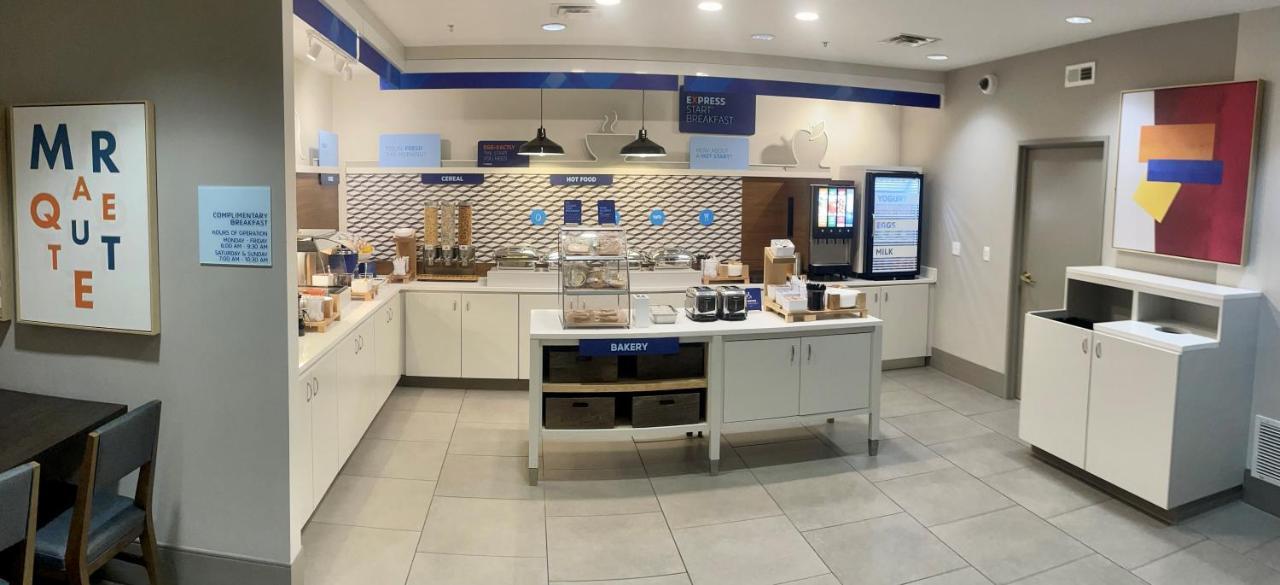 Holiday Inn Express & Suites Marquette By Ihg Exteriör bild