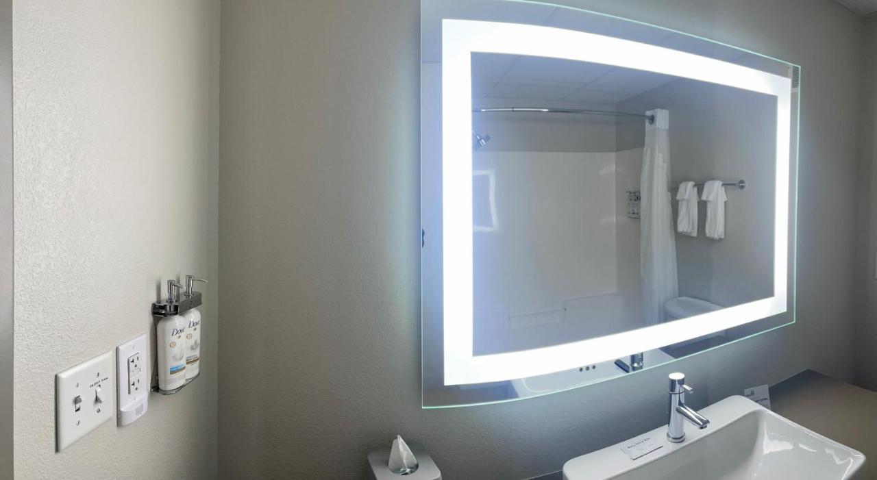 Holiday Inn Express & Suites Marquette By Ihg Exteriör bild