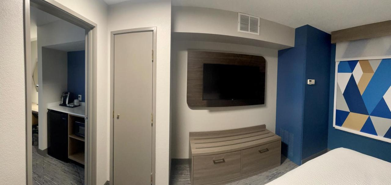 Holiday Inn Express & Suites Marquette By Ihg Exteriör bild