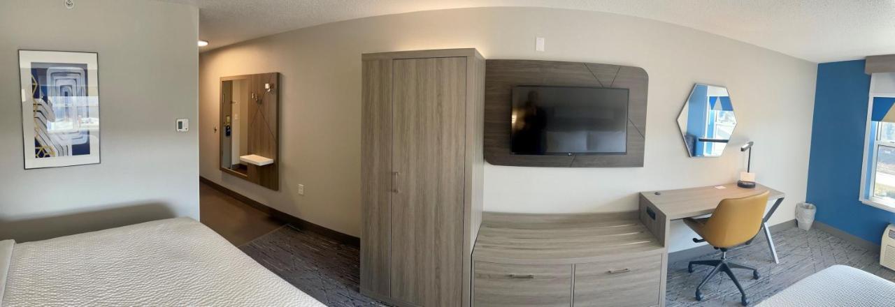Holiday Inn Express & Suites Marquette By Ihg Exteriör bild