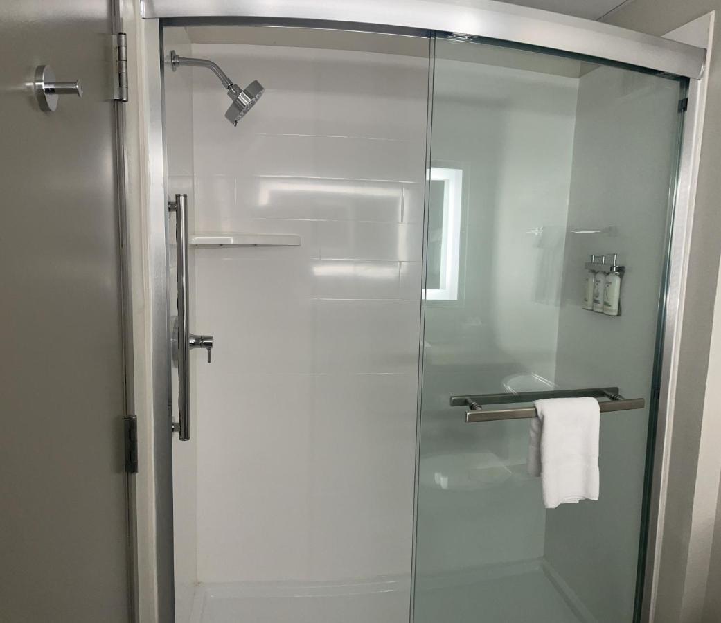 Holiday Inn Express & Suites Marquette By Ihg Exteriör bild