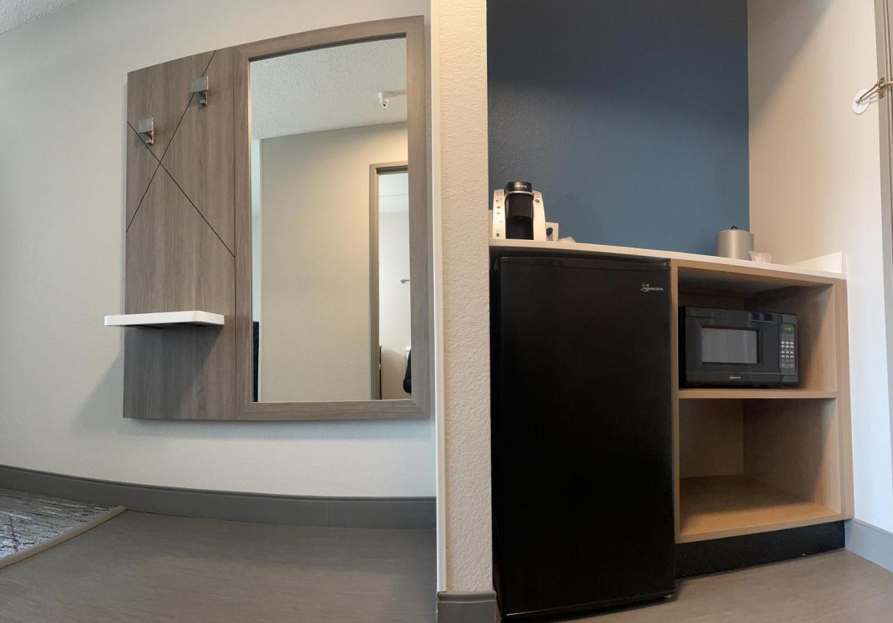 Holiday Inn Express & Suites Marquette By Ihg Exteriör bild