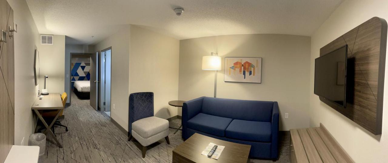 Holiday Inn Express & Suites Marquette By Ihg Exteriör bild