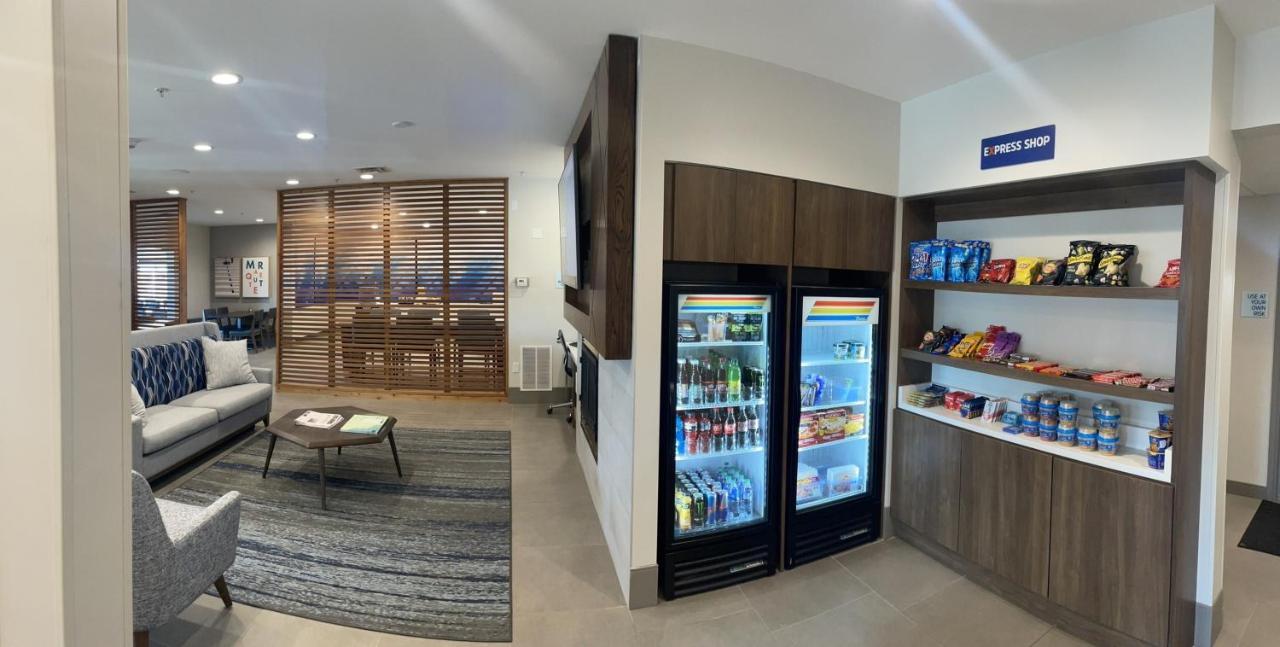 Holiday Inn Express & Suites Marquette By Ihg Exteriör bild