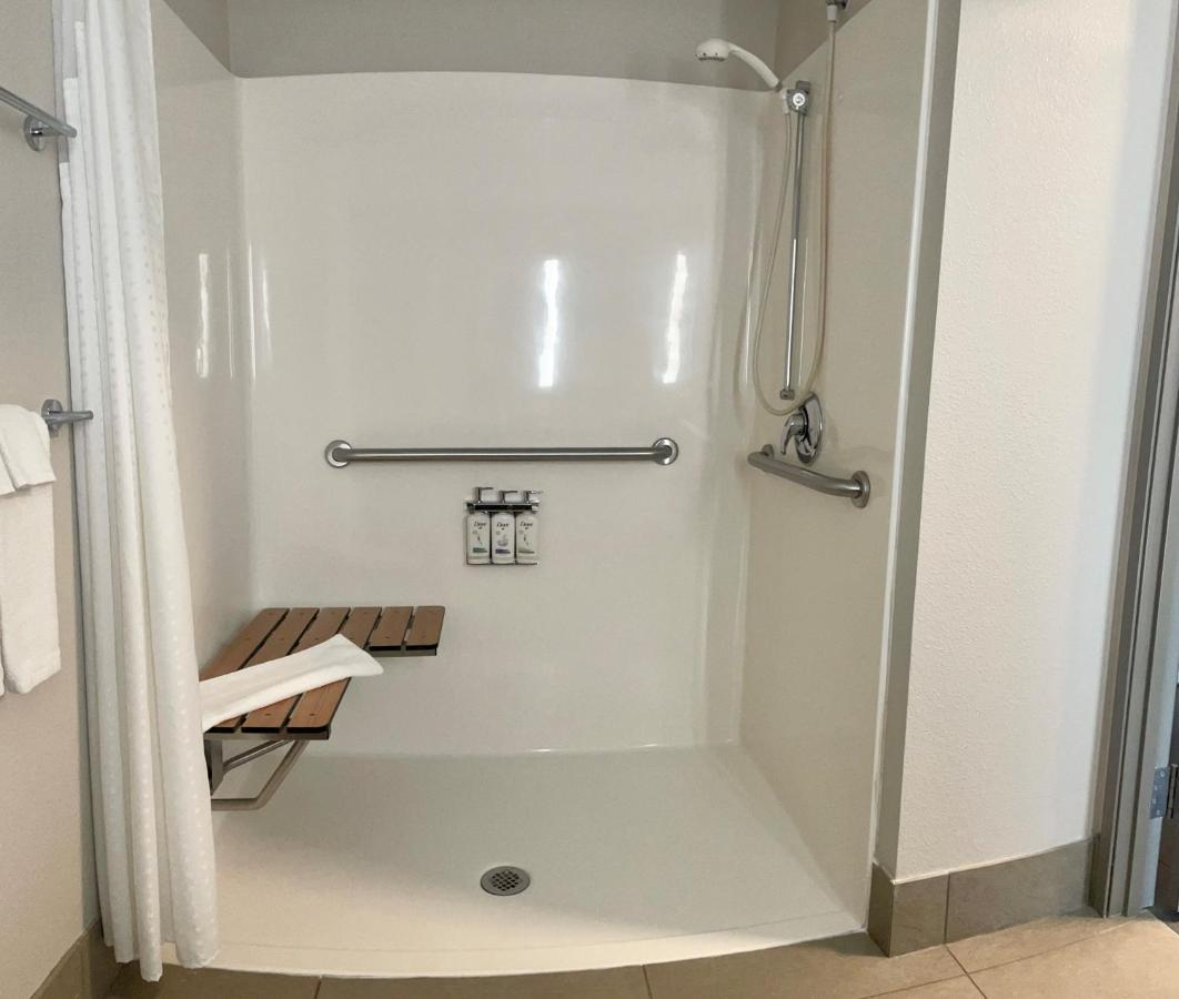 Holiday Inn Express & Suites Marquette By Ihg Exteriör bild