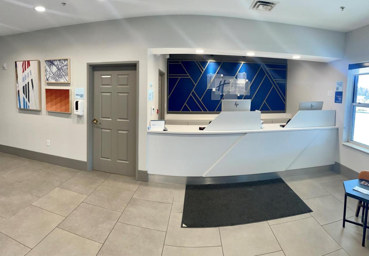 Holiday Inn Express & Suites Marquette By Ihg Exteriör bild