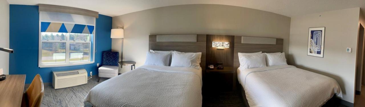 Holiday Inn Express & Suites Marquette By Ihg Exteriör bild