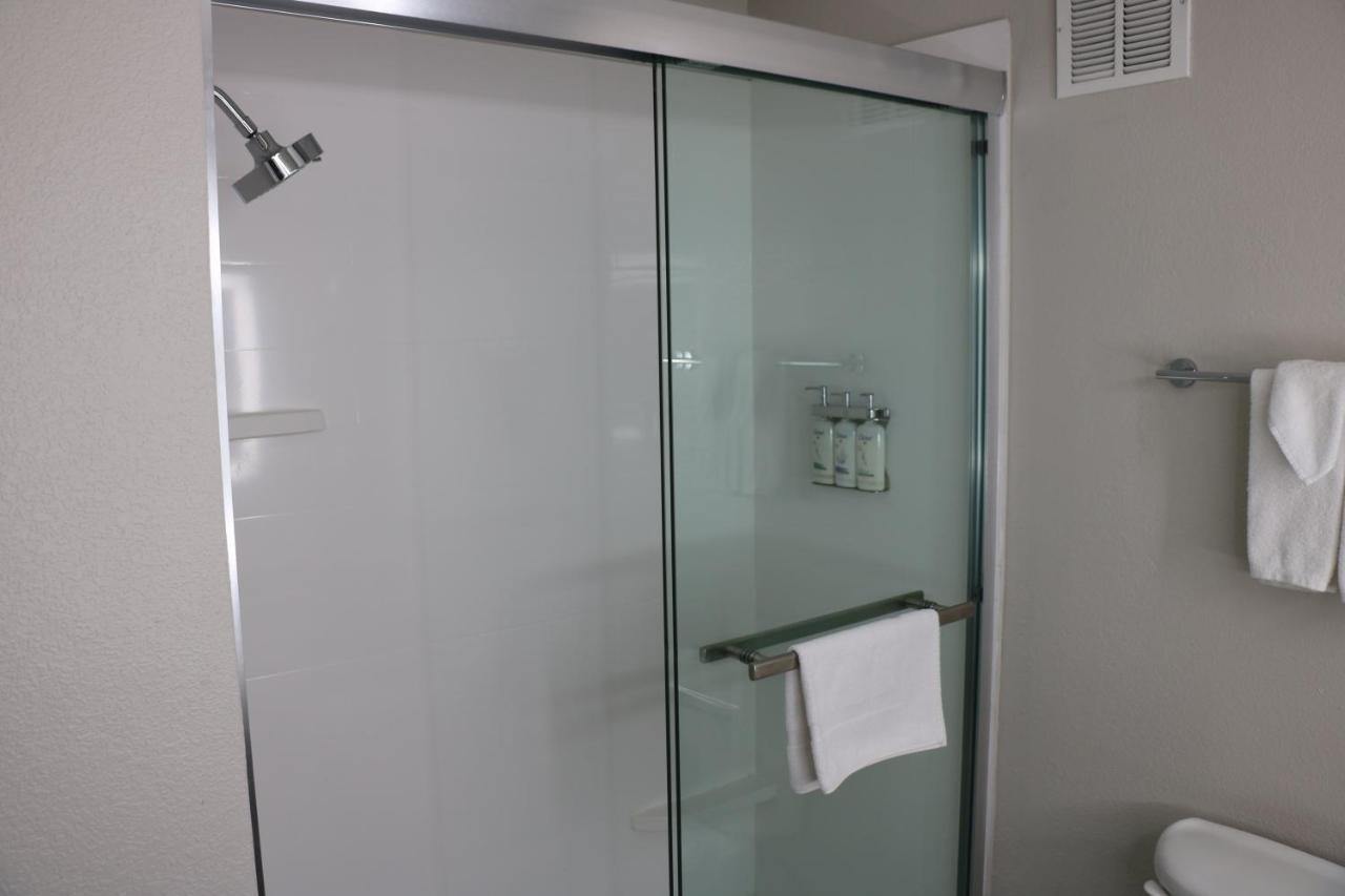 Holiday Inn Express & Suites Marquette By Ihg Exteriör bild