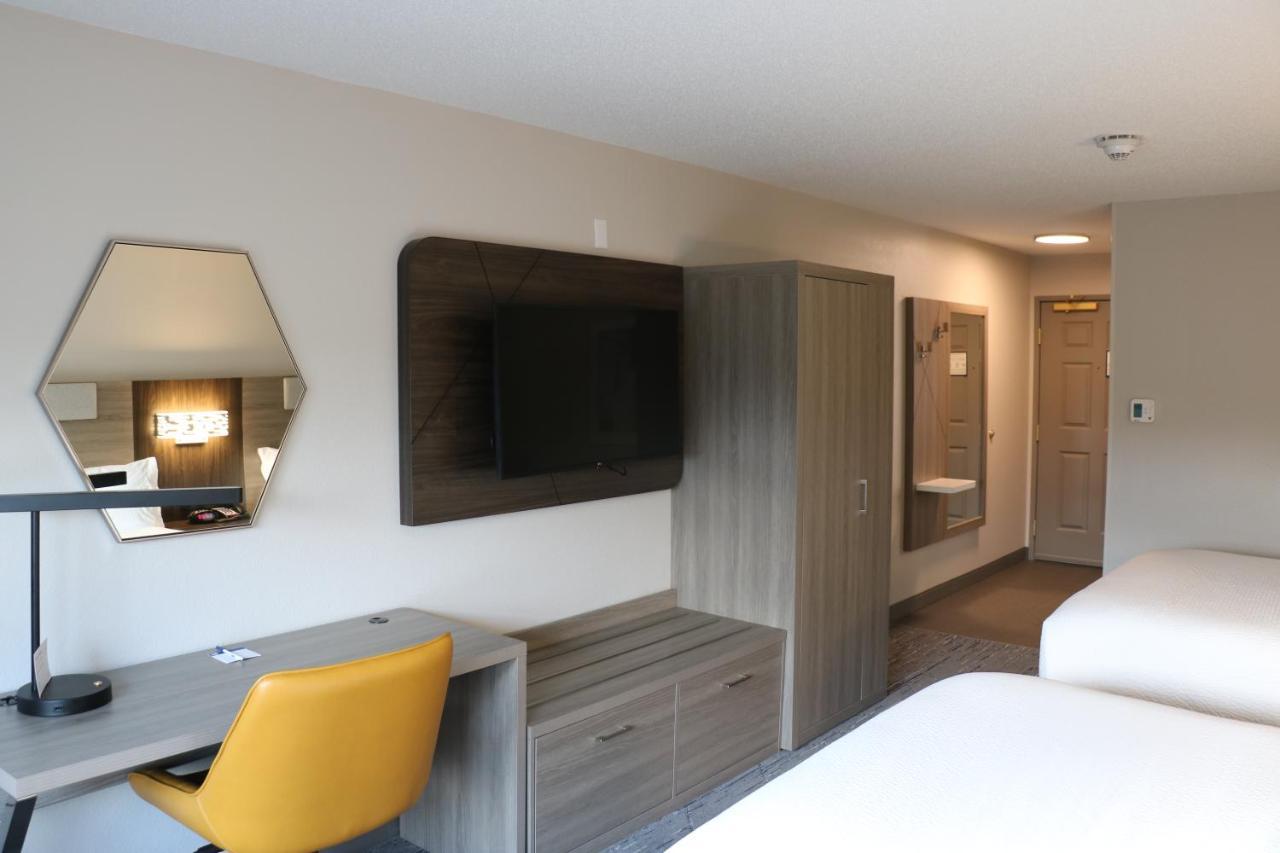 Holiday Inn Express & Suites Marquette By Ihg Exteriör bild