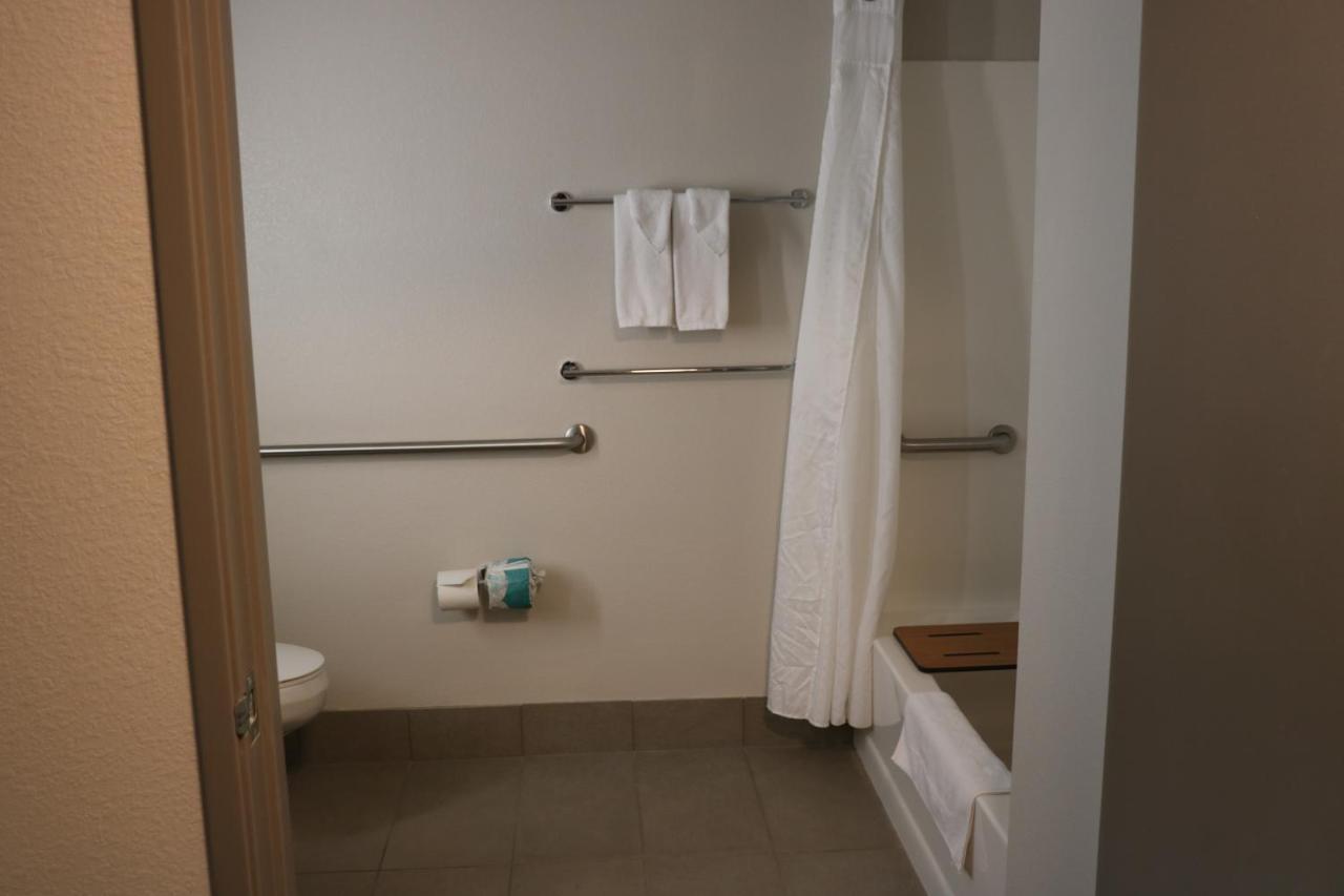 Holiday Inn Express & Suites Marquette By Ihg Exteriör bild