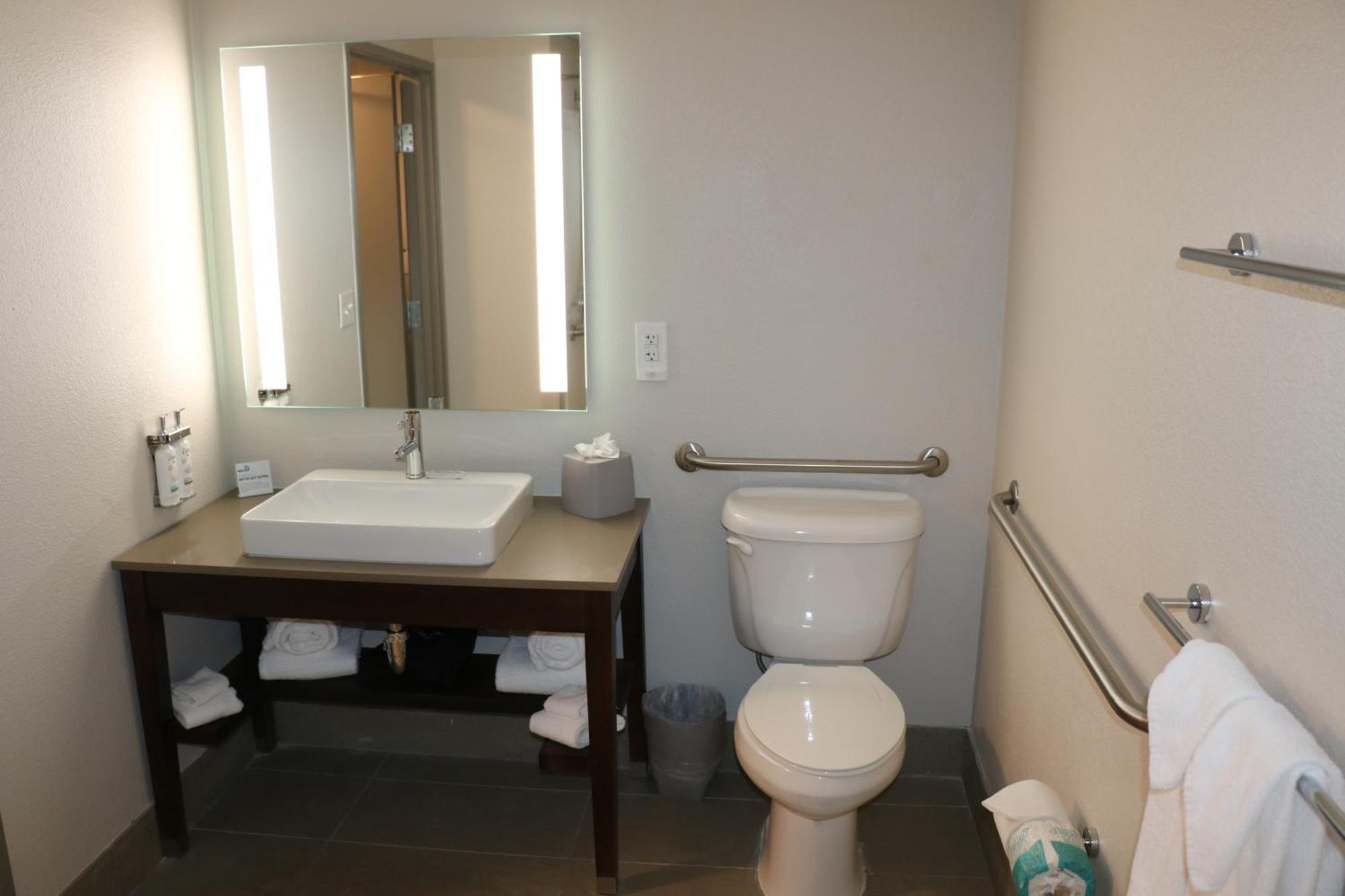 Holiday Inn Express & Suites Marquette By Ihg Exteriör bild