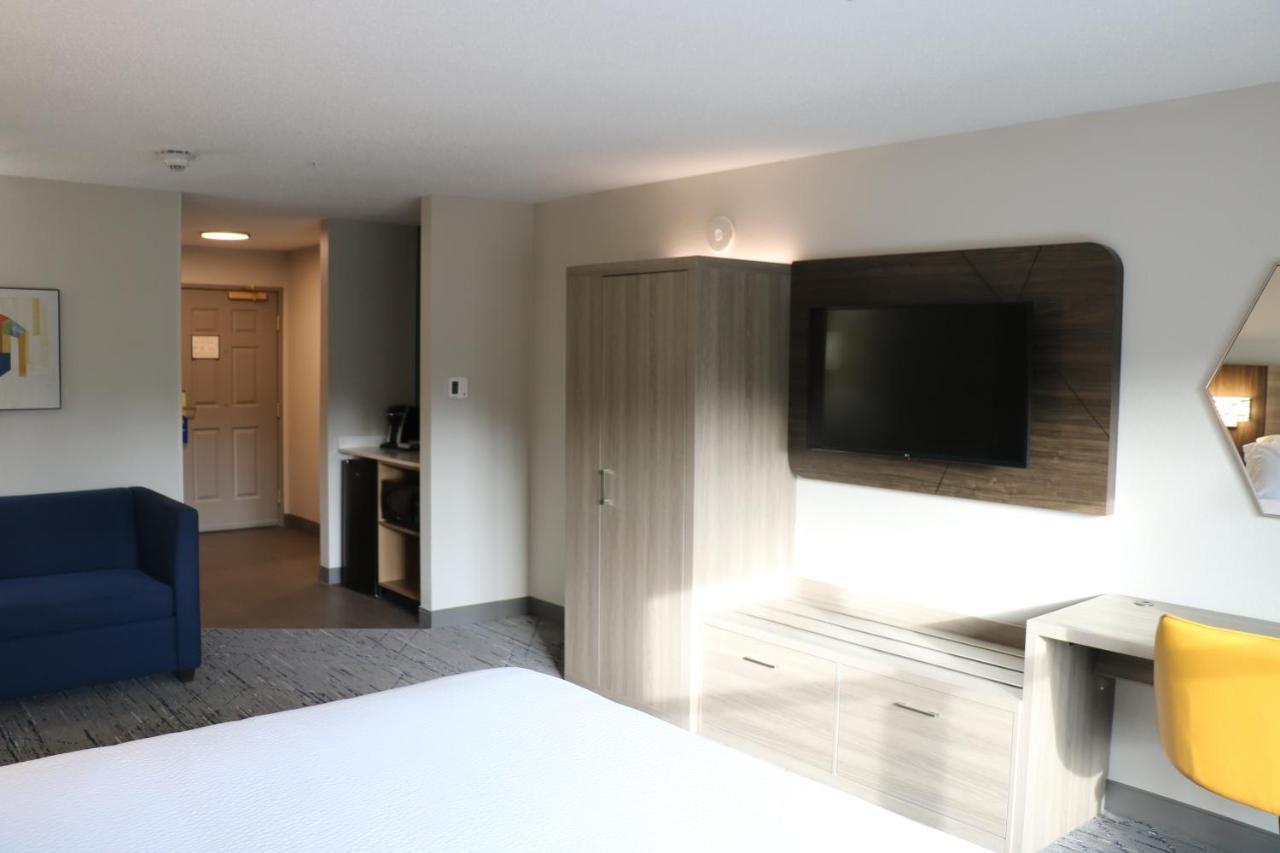 Holiday Inn Express & Suites Marquette By Ihg Exteriör bild