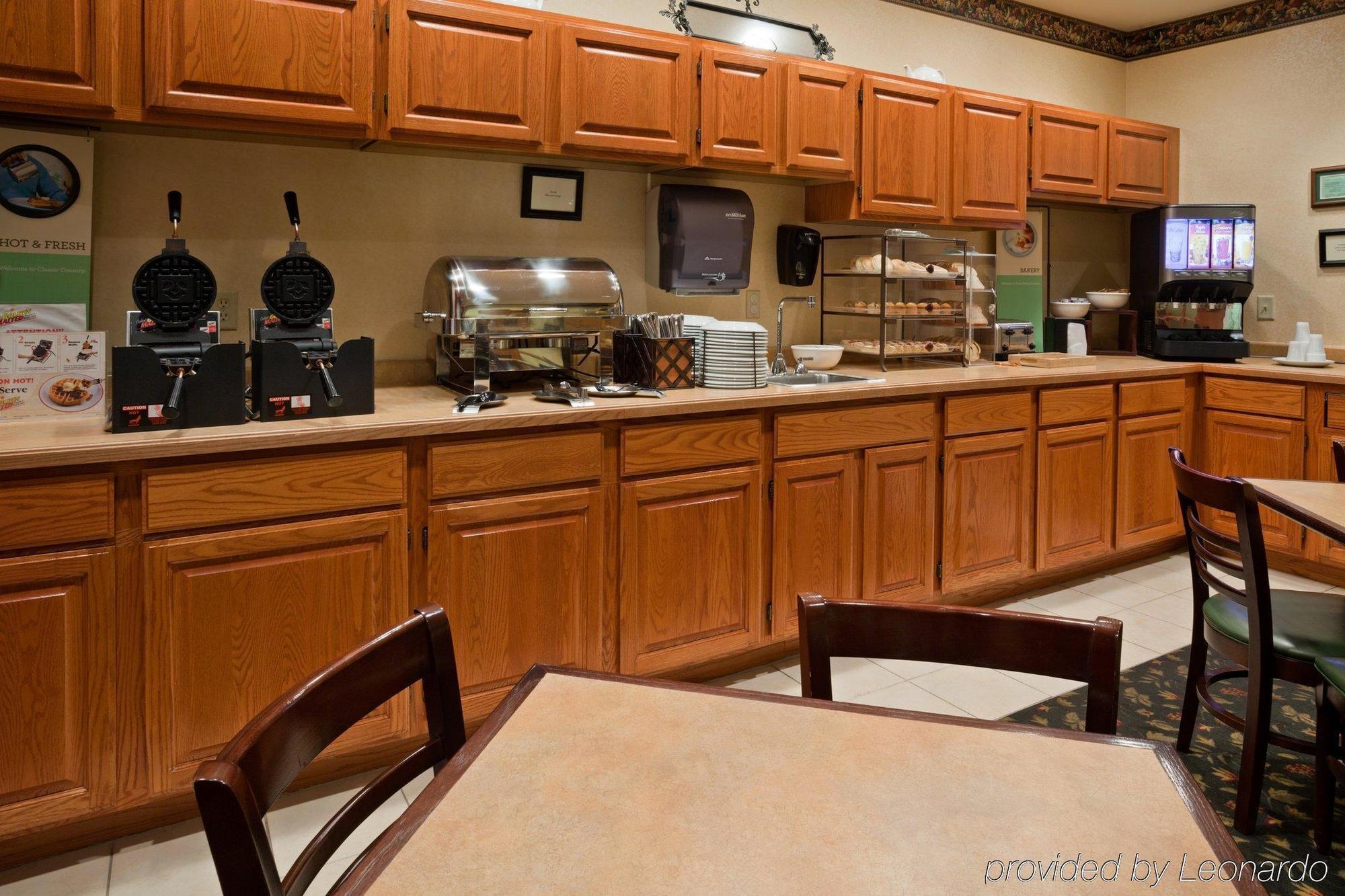 Holiday Inn Express & Suites Marquette By Ihg Exteriör bild