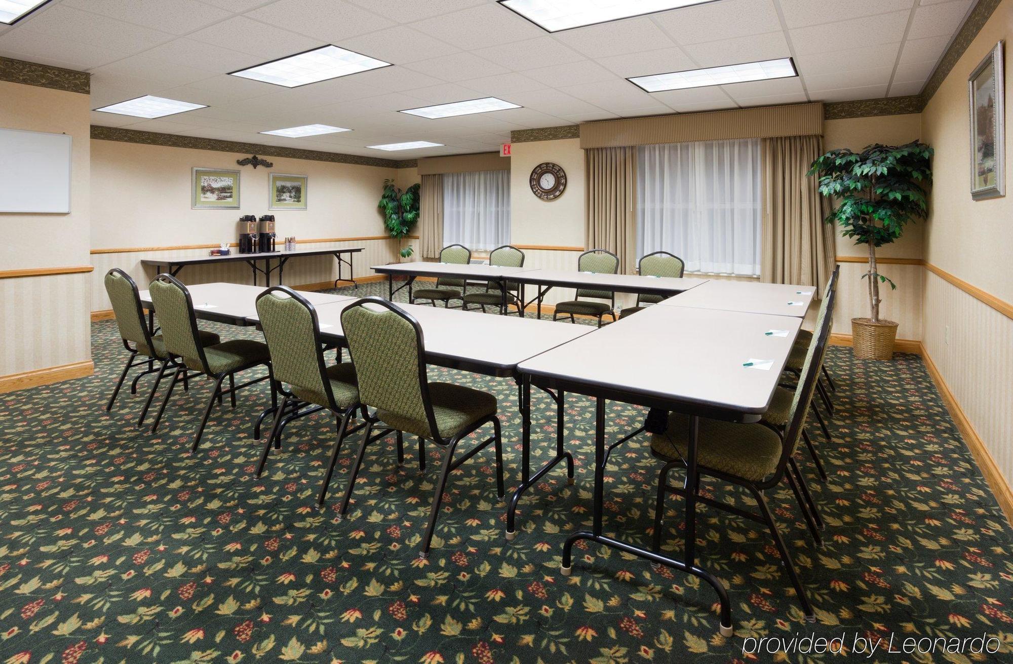 Holiday Inn Express & Suites Marquette By Ihg Exteriör bild