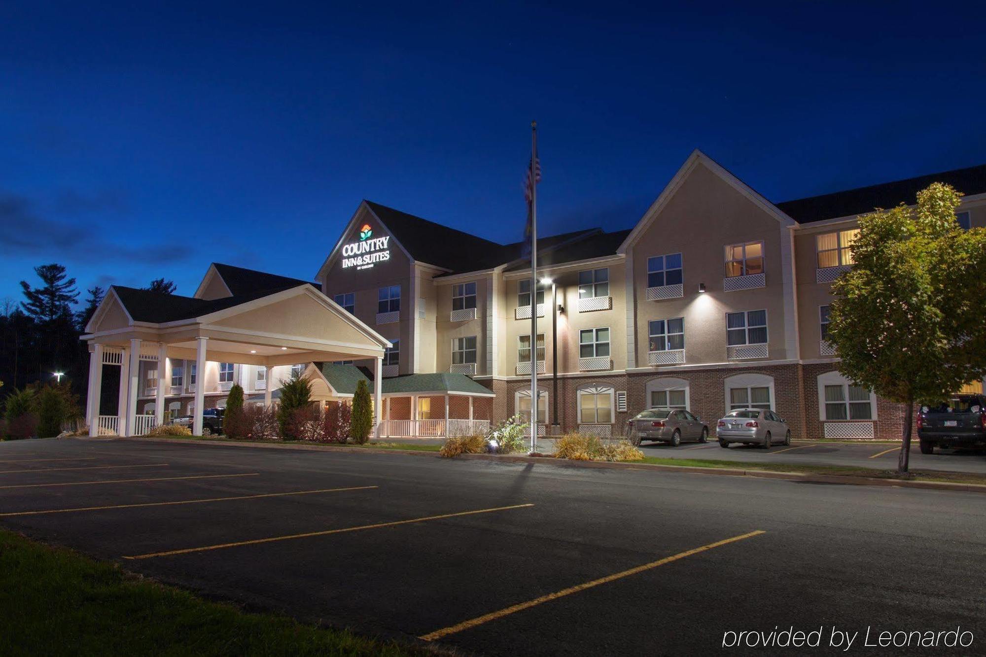 Holiday Inn Express & Suites Marquette By Ihg Exteriör bild