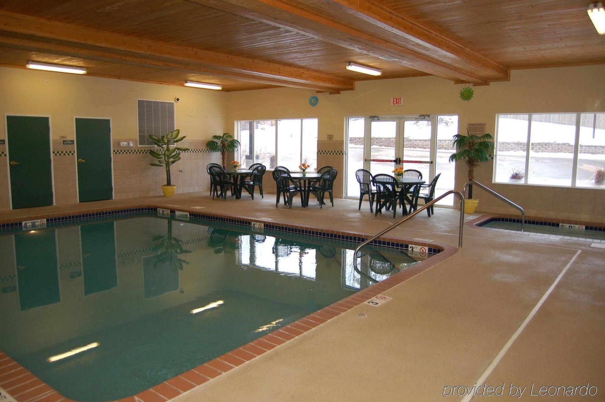 Holiday Inn Express & Suites Marquette By Ihg Exteriör bild