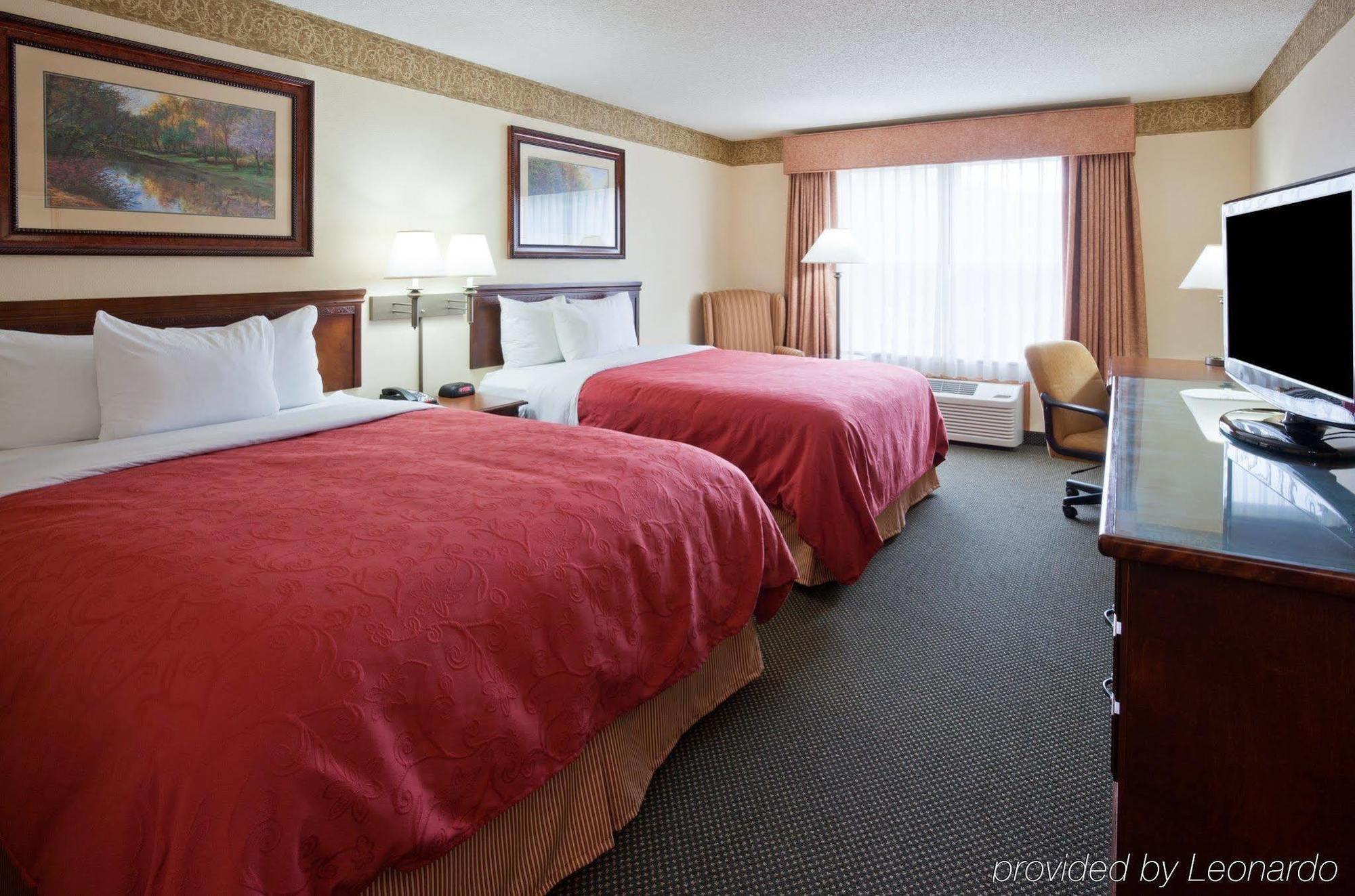 Holiday Inn Express & Suites Marquette By Ihg Exteriör bild