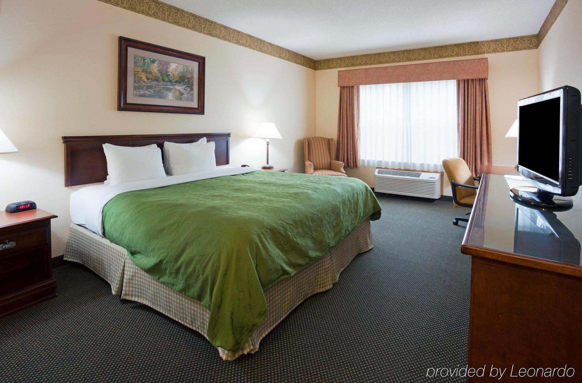 Holiday Inn Express & Suites Marquette By Ihg Exteriör bild